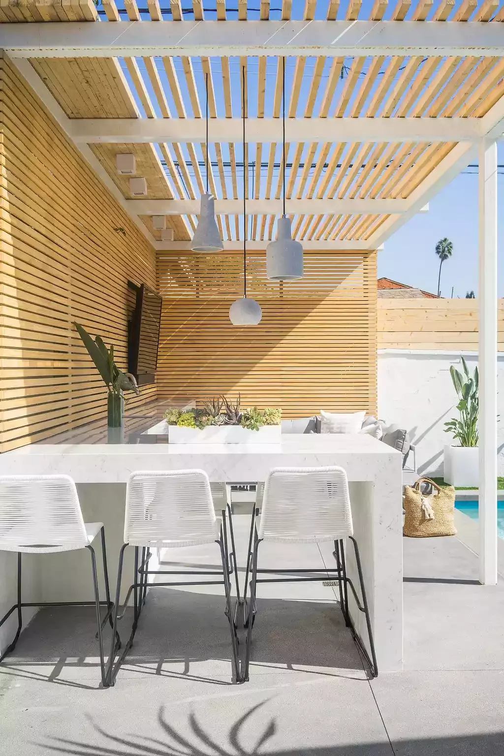 40 Stunning Outdoor Bar Ideas to Transform Your Backyard Entertainment Space 12 Install Peninsula Seating
