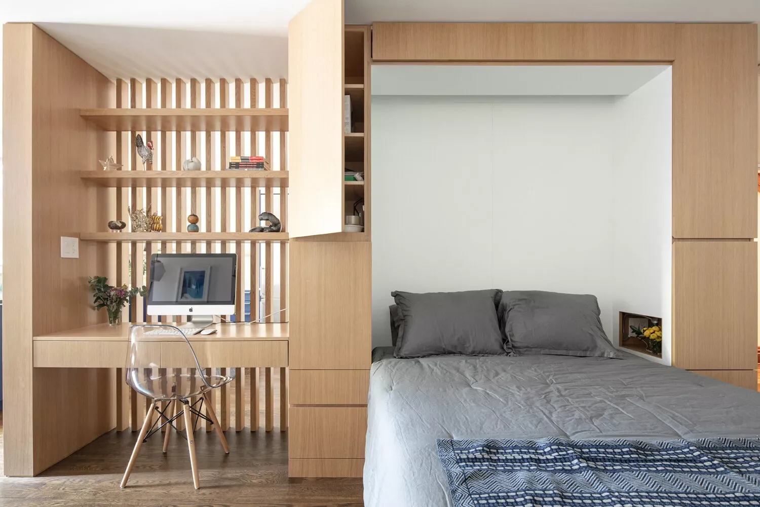 45 Bedroom Office Ideas to Perfect Your Work-Life Balance 7 Install a Murphy Bed