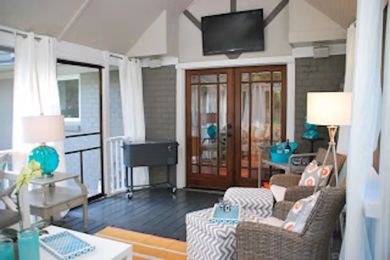 62 Stunning Screen Porch Ideas to Create the Perfect Indoor-Outdoor Retreat Install a Screen Porch TV