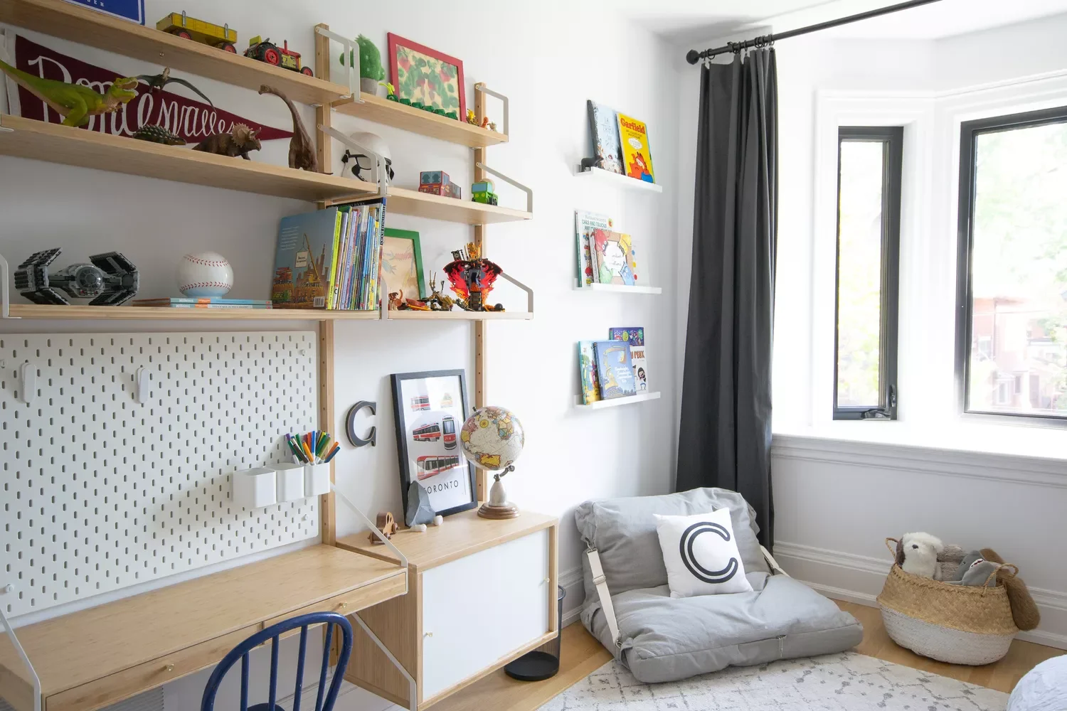 52 Amazing Boys' Bedroom Ideas That Will Make Parents Smile Too 51 Install a Wall-Mounted Desk