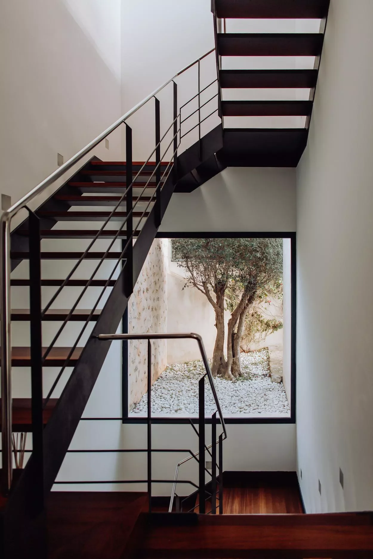 52 Beautiful Courtyard Ideas That Transform Your Outdoor Living Space Interior Courtyard