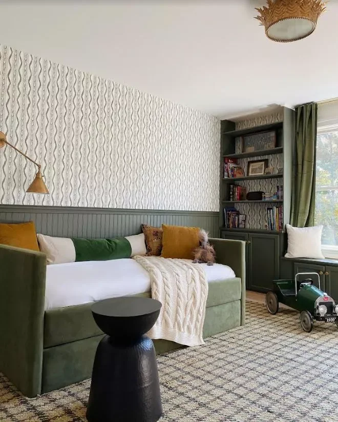 22 Peaceful and Expert-Approved Bedroom Arrangement Ideas 21 Invest in a Space-Saving Daybed