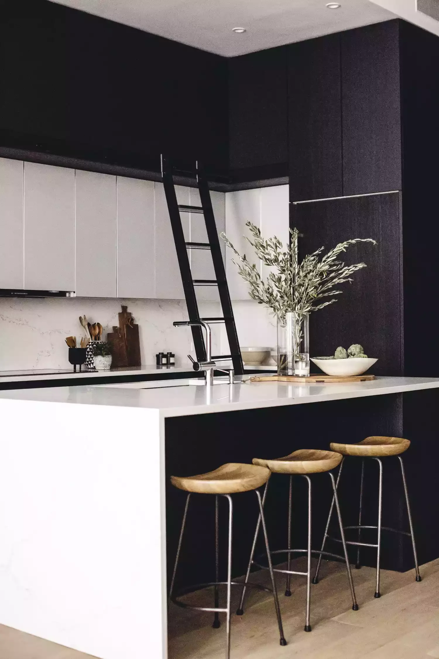 33 Smart Kitchen Island Seating Ideas to Streamline Your Busy Days Island Seating Leg Room