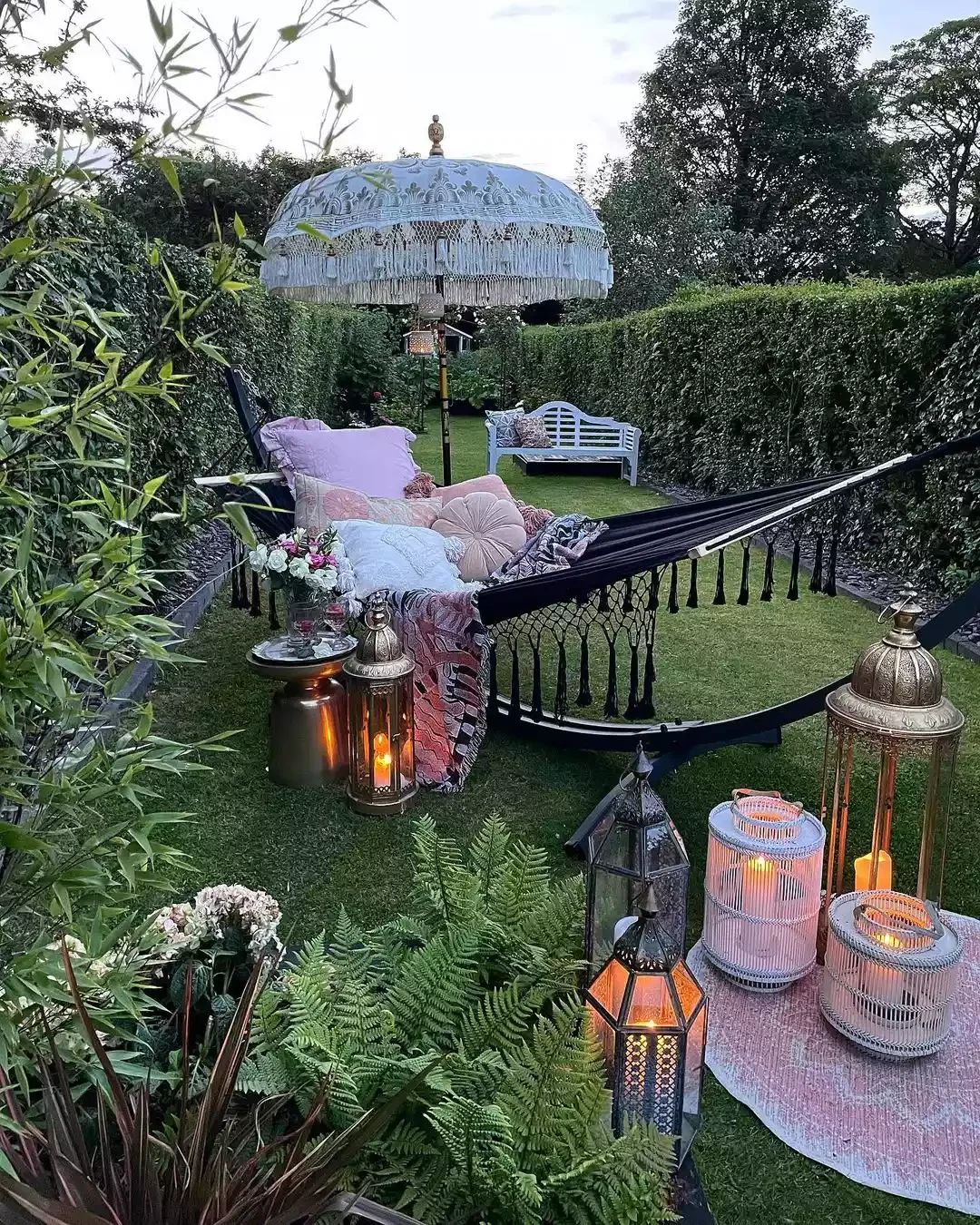 29 Stunning Backyard Hammock Ideas to Create Your Perfect Relaxation Retreat 26 It’s All in the Details