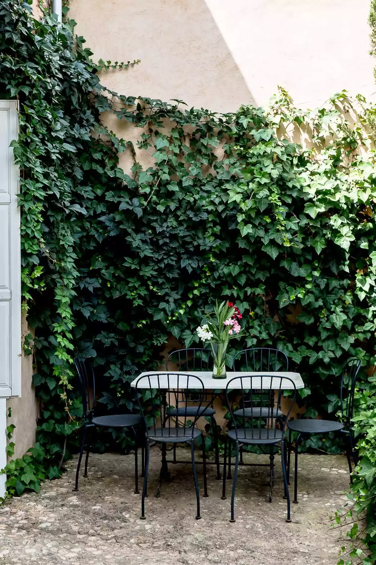 52 Beautiful Courtyard Ideas That Transform Your Outdoor Living Space Ivy-Covered Courtyard