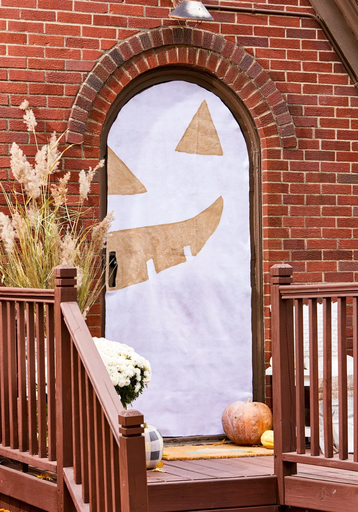 56 Creative DIY Halloween Decorations for Outdoor Spaces 46 Jack-o