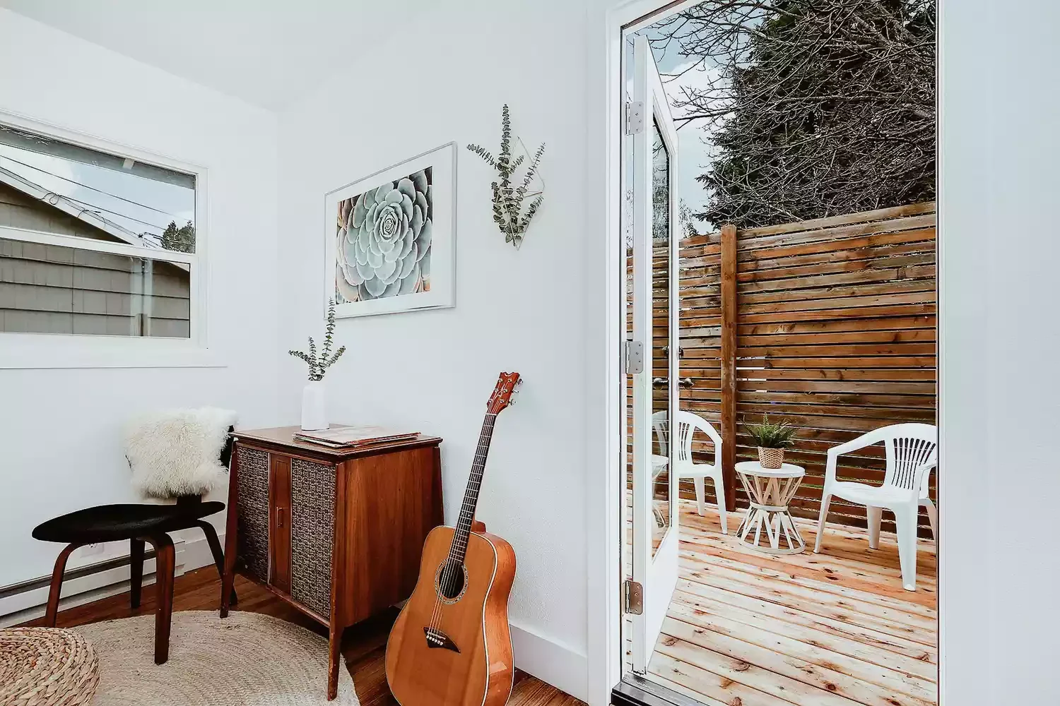 20 Creative Corner Ideas That Transform Your Living Room Jam Out