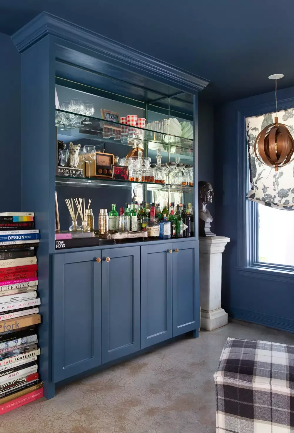 22 Creative Ways to Display Your Favorite Photos at Home Jazz Up the Bar