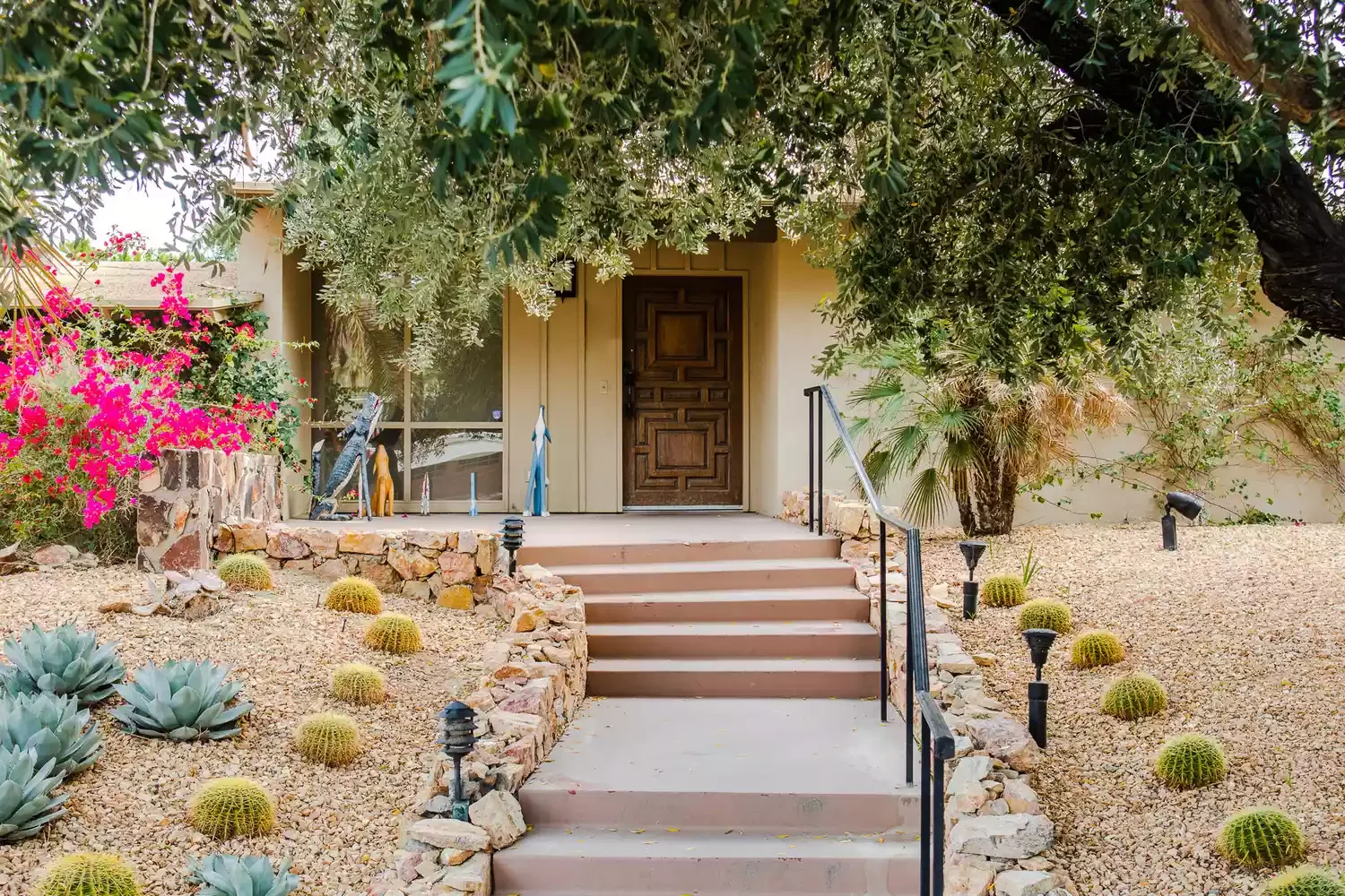 25 Breathtaking Desert Landscaping Ideas That Thrive in Hot Climates Keep Cool With Shade Trees