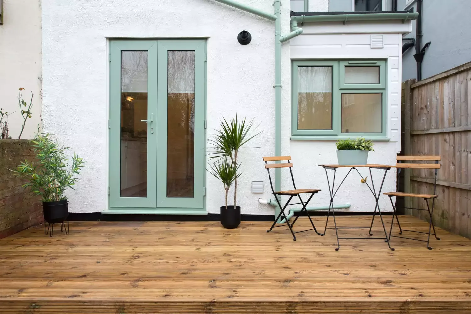 30 Creative Ways to Transform Your Small Deck Into a Stunning Outdoor Retreat 29 Keep Furnishings Minimal