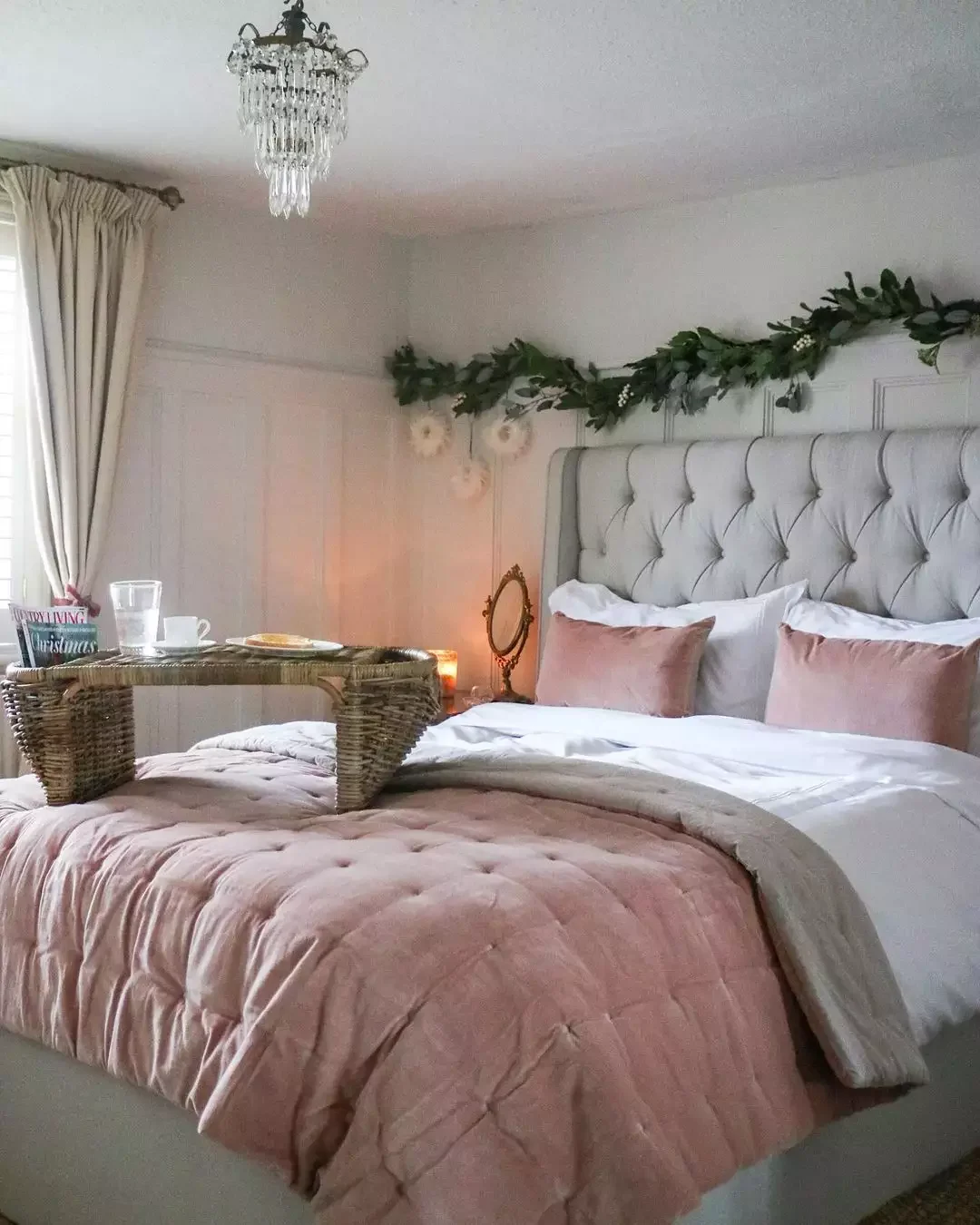34 Dreamy Cottagecore Bedroom Ideas That Will Make You Want to Redecorate Tonight 2 Keep Garland Up All Year Long
