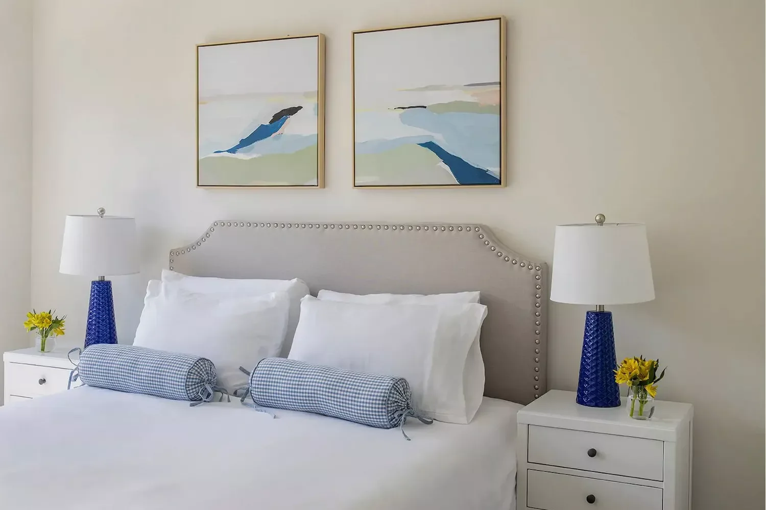 35 Stunning Beach-Inspired Bedroom Ideas That'll Transform Your Space 34 Keep It Abstract