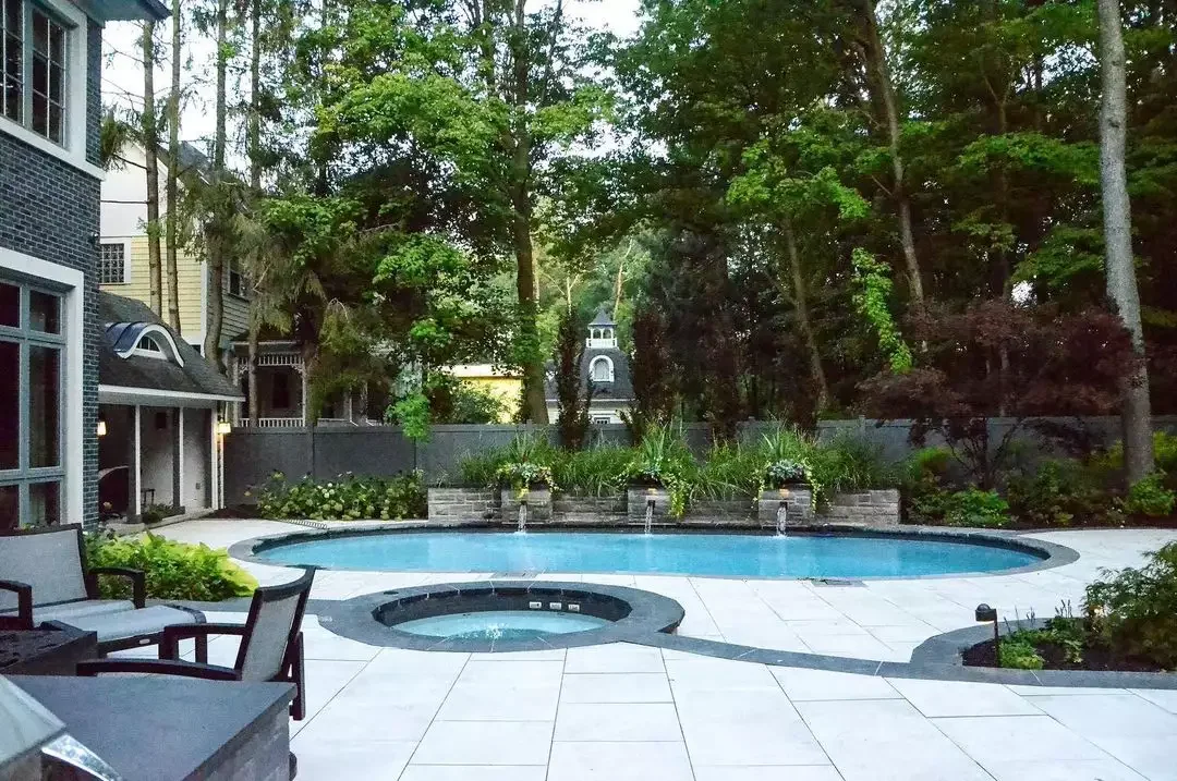 38 Stunning Pool Deck Designs for Your In-Ground and Above-Ground Swimming Pool 5 Keep It Black and White