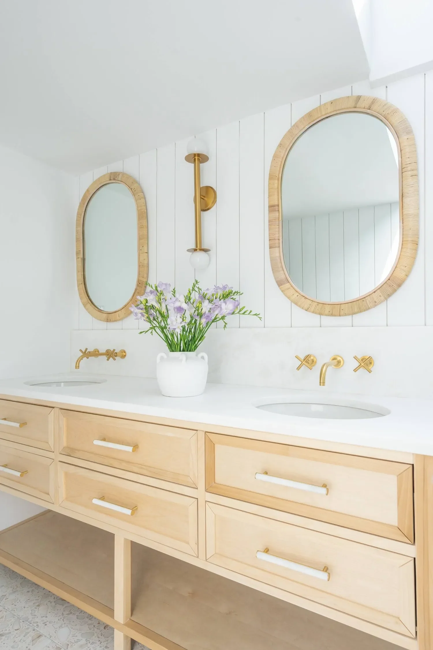 22 Simple White Bathroom Ideas That Make a Big Impact Keep It Breezy and Coastal