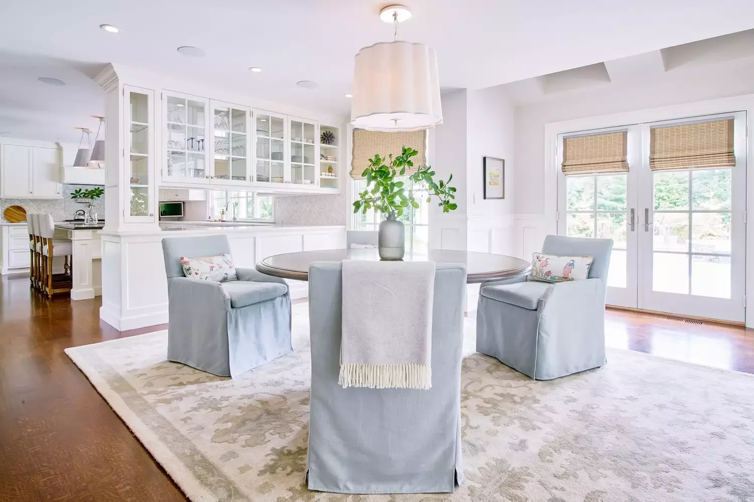 25 Chair Rail Designs That Transform Any Room Into Something Special 14 Keep It Cohesive