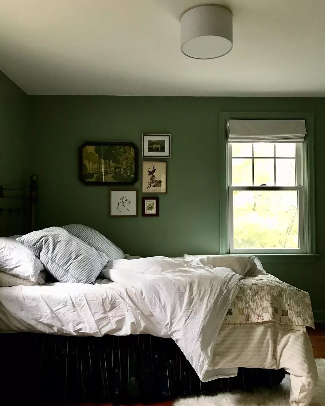 33 Stunning Dark Green Bedroom Ideas That Will Transform Your Space 17 Keep It Cozy