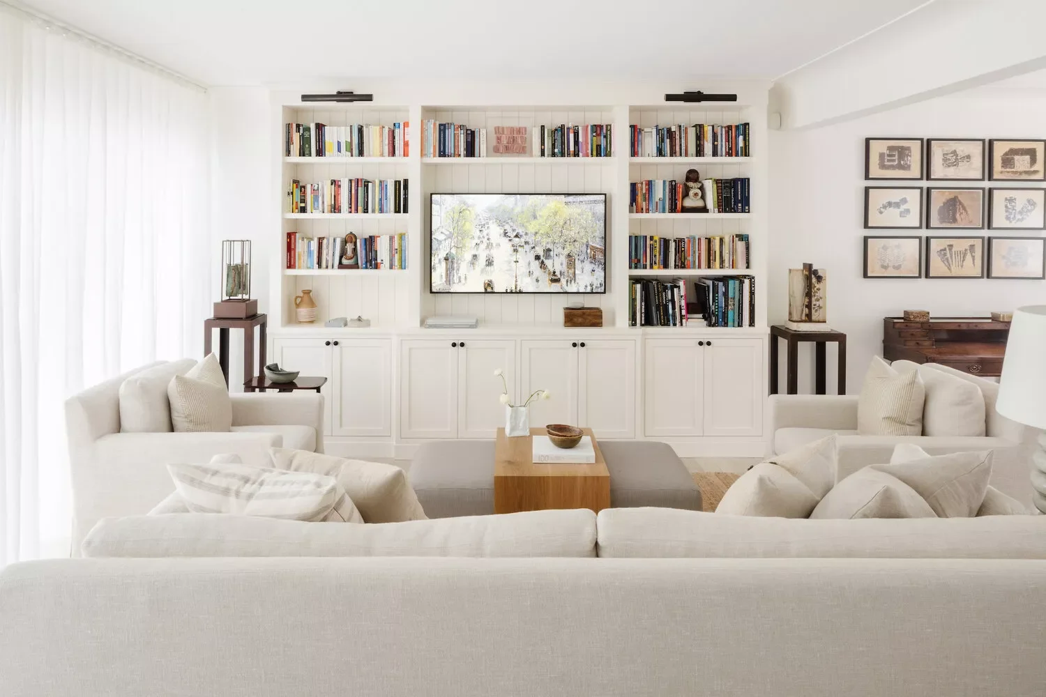 42 Stylish TV Room Ideas That Balance Entertainment and Beautiful Design 37 Keep It Light and Bright
