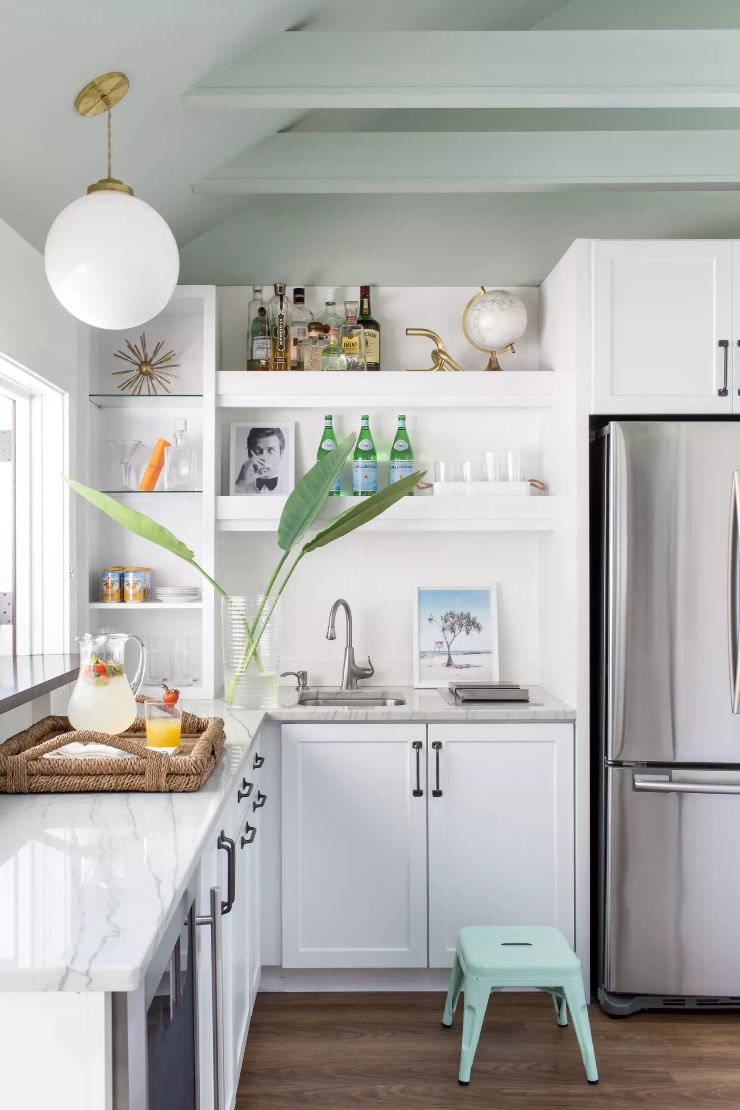 20 Beautiful Coastal Kitchen Designs That Will Transform Your Home 20 Keep It Light