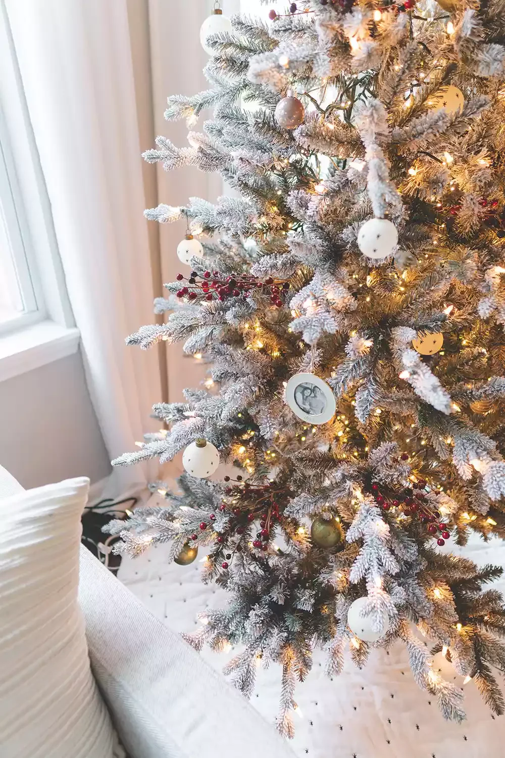 27 Stunning Flocked Christmas Tree Ideas That Transform Your Holiday Decor 15 Keep It Minimal