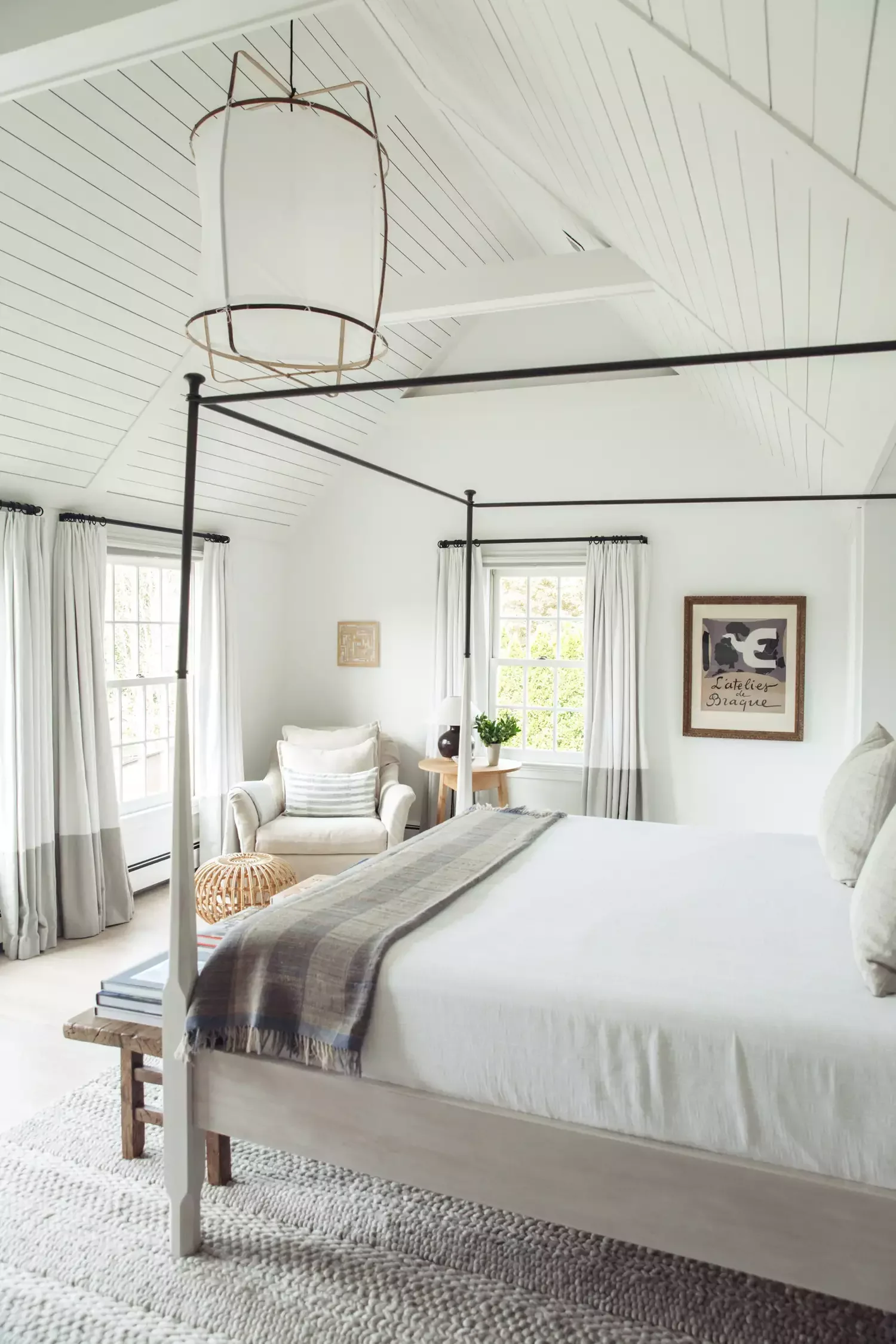 32 Stunning Gray and White Bedroom Ideas for a Classic Look That Never Goes Out of Style 25 Keep It Minimal