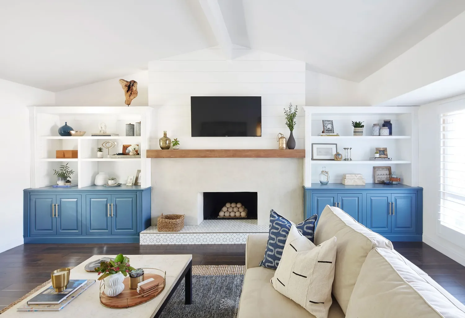 33 Smart Ways to Style Your TV Above the Fireplace Like a Pro 29 Keep It Modest