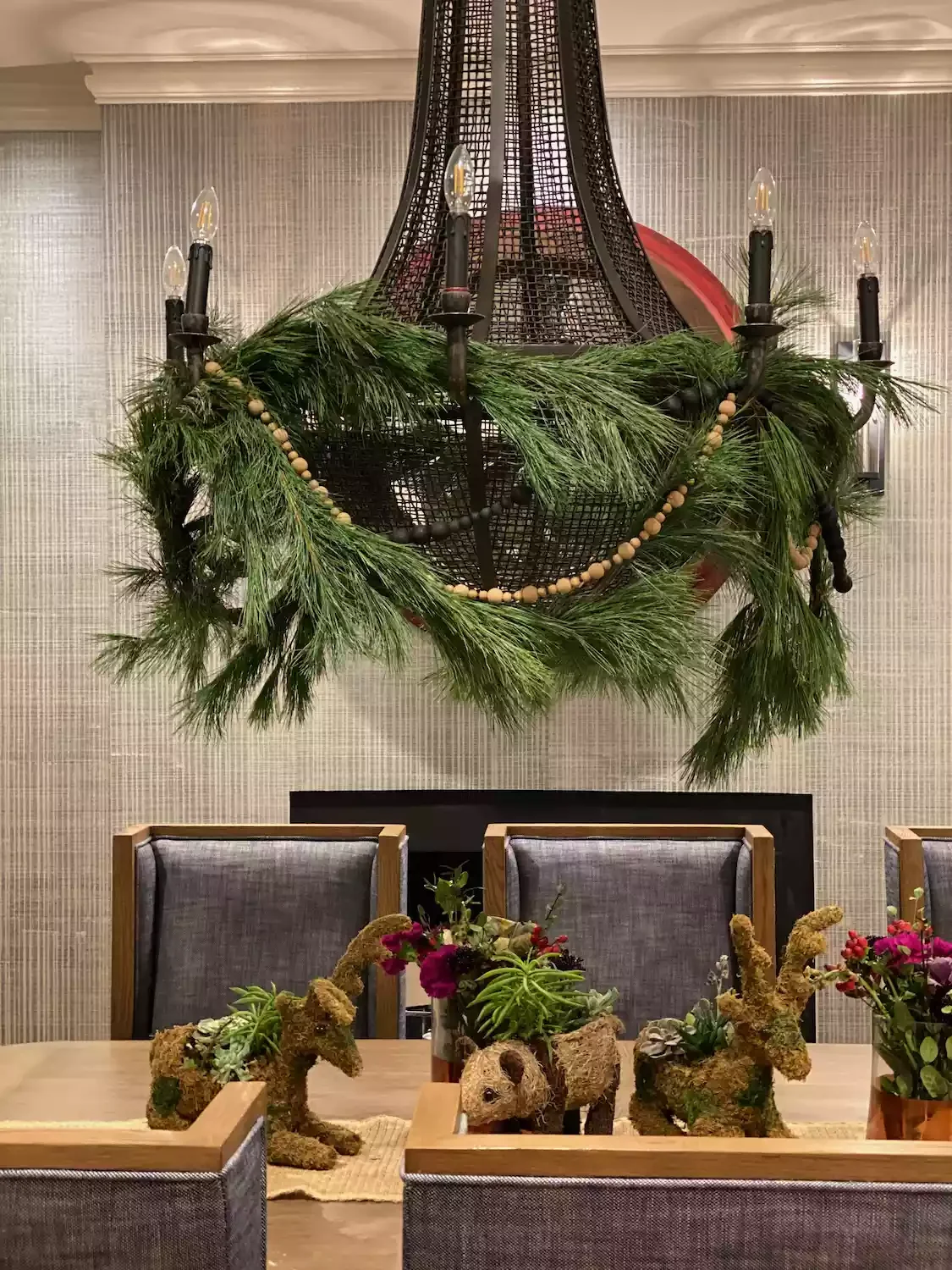 42 Cozy Winter Decorating Ideas That'll Keep Your Home Warm Until Spring 31 Keep It Natural