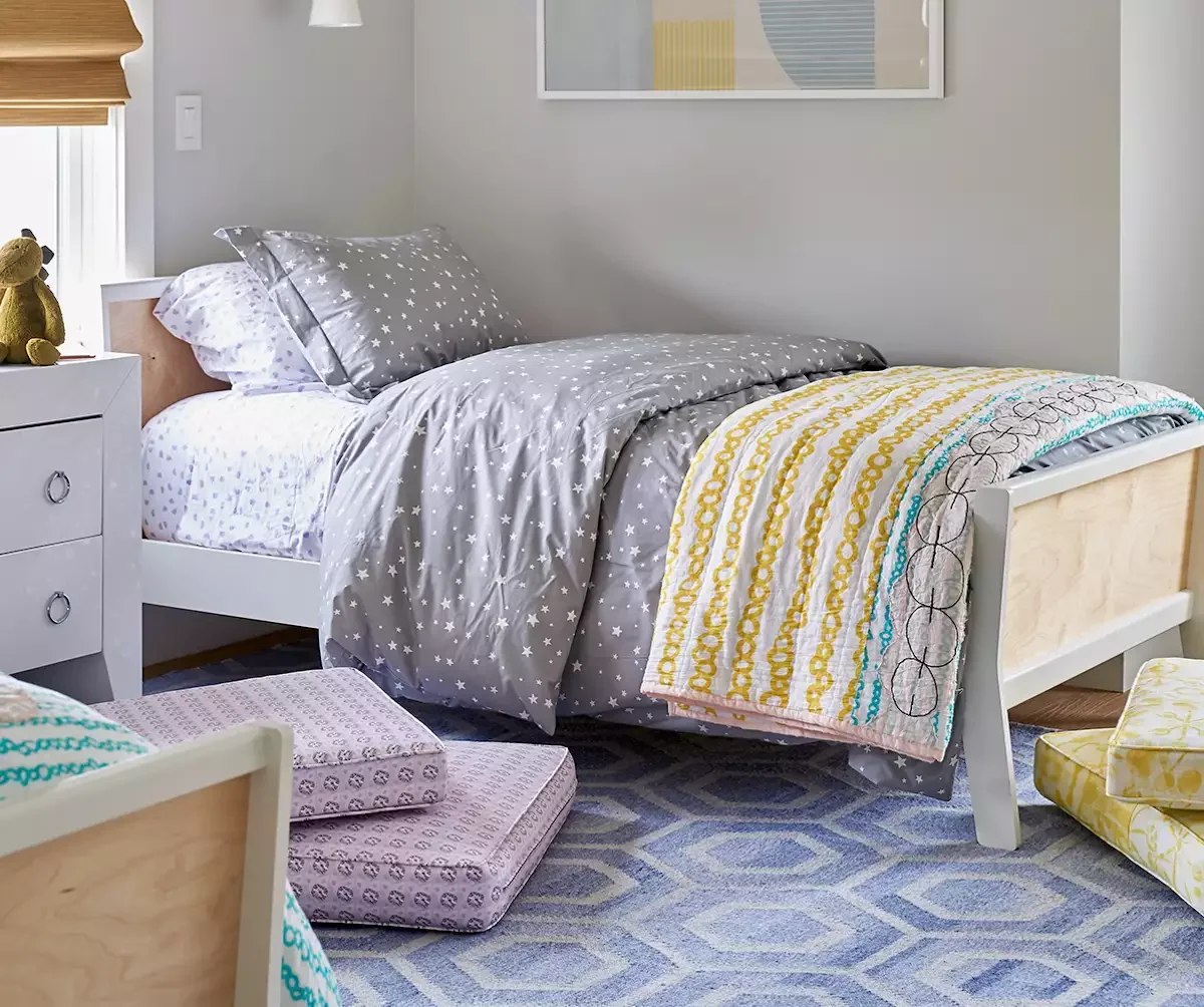 24 Sunny Yellow Bedroom Ideas to Brighten Your Space 9 Keep It Simple