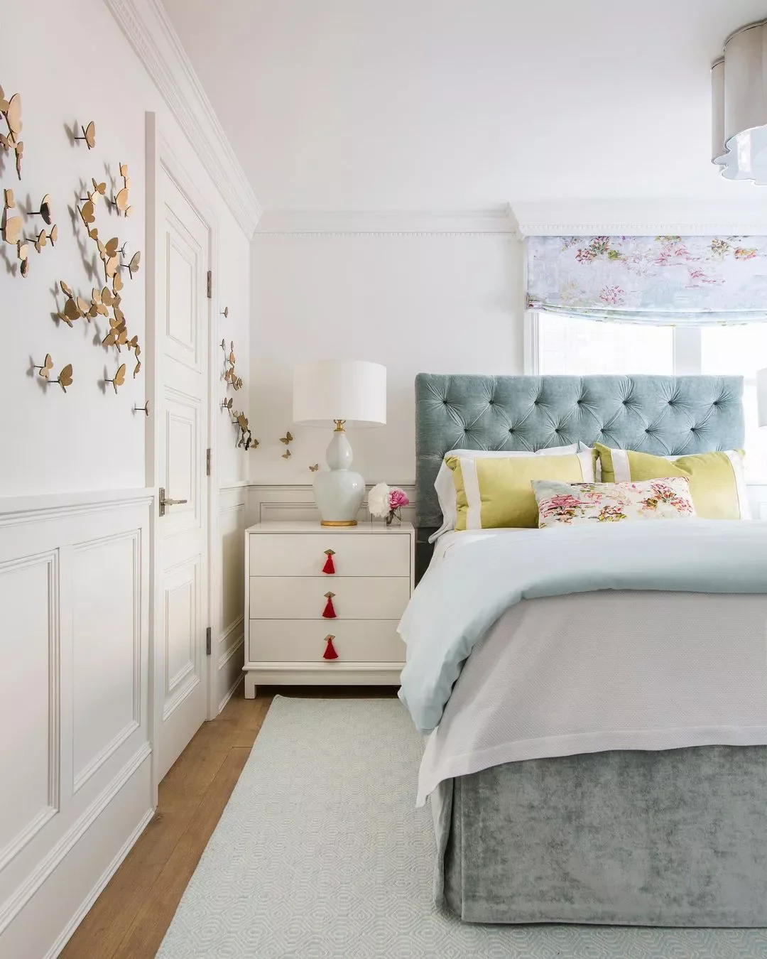 25 Chair Rail Designs That Transform Any Room Into Something Special 3 Keep It Simple