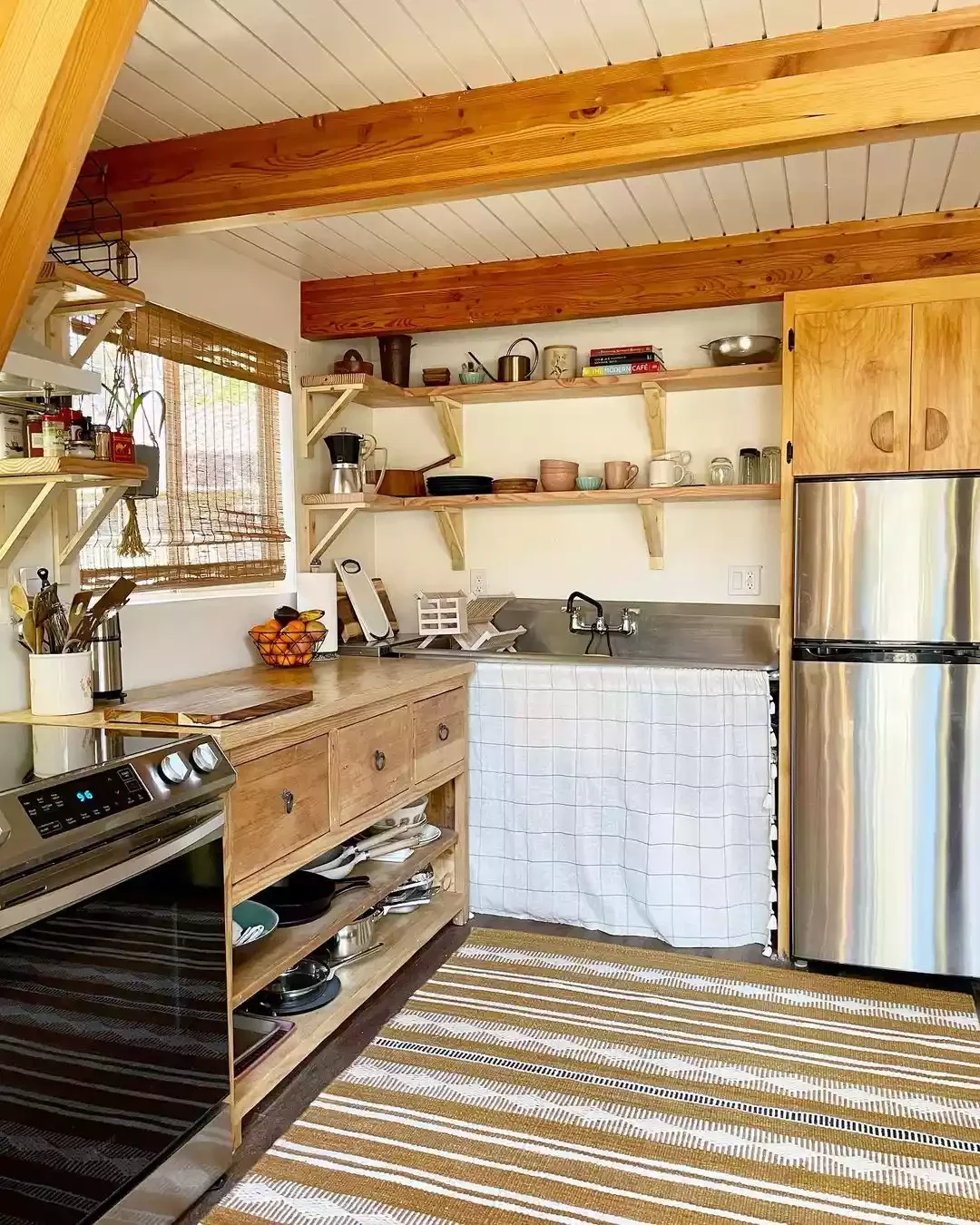 18 Cozy Cabin Kitchen Design Ideas That'll Make You Want to Move to the Mountains 5 Keep It Simple