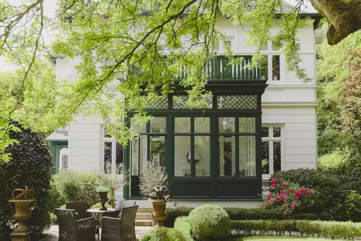 32 Stunning Ways to Transform Your Backyard Into a Personal Oasis 2 Keep It Timeless