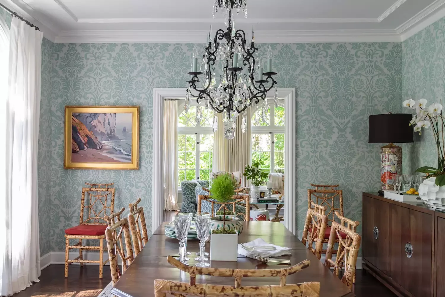 38 Creative Dining Room Wall Decor Ideas That Will Transform Your Space 5 Keep It Traditional