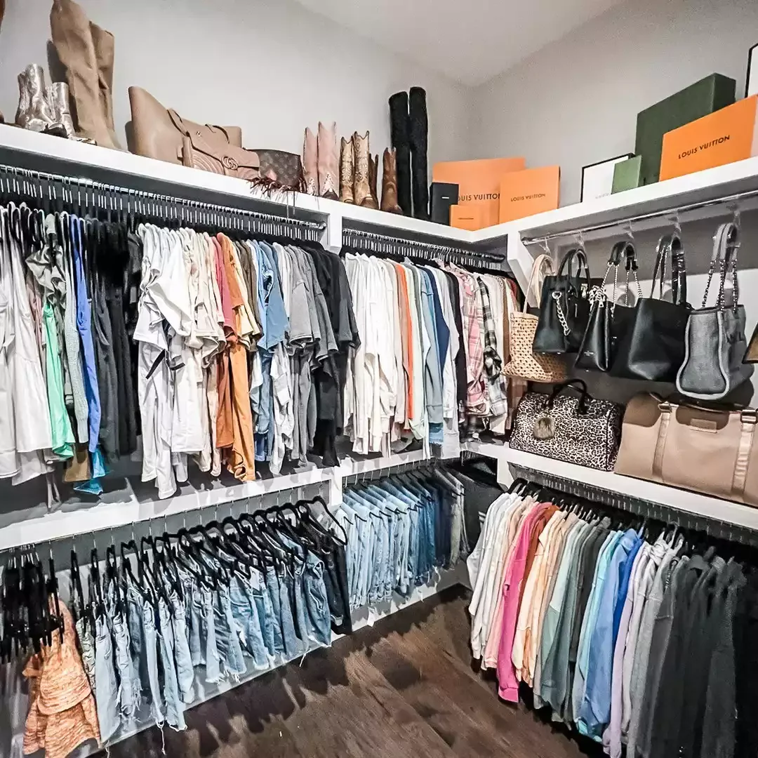 36 Brilliant Closet Organization Ideas to Transform Your Space Keep Shirts Up Top and Shorts Below