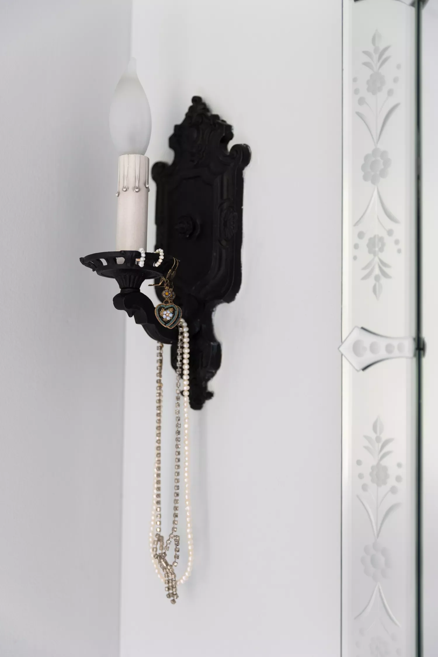 20 Creative Jewelry Organization Ideas That Beautify Your Space Keep Your Repeats in Reach