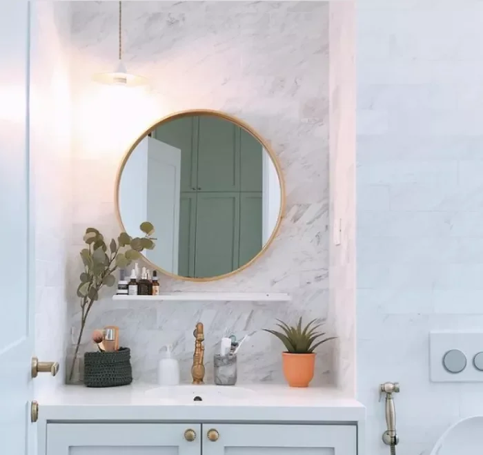 Transform Your Hair Product Storage: 15 Brilliant Organization Ideas for Effortless Morning Routines Keep a Countertop Basket