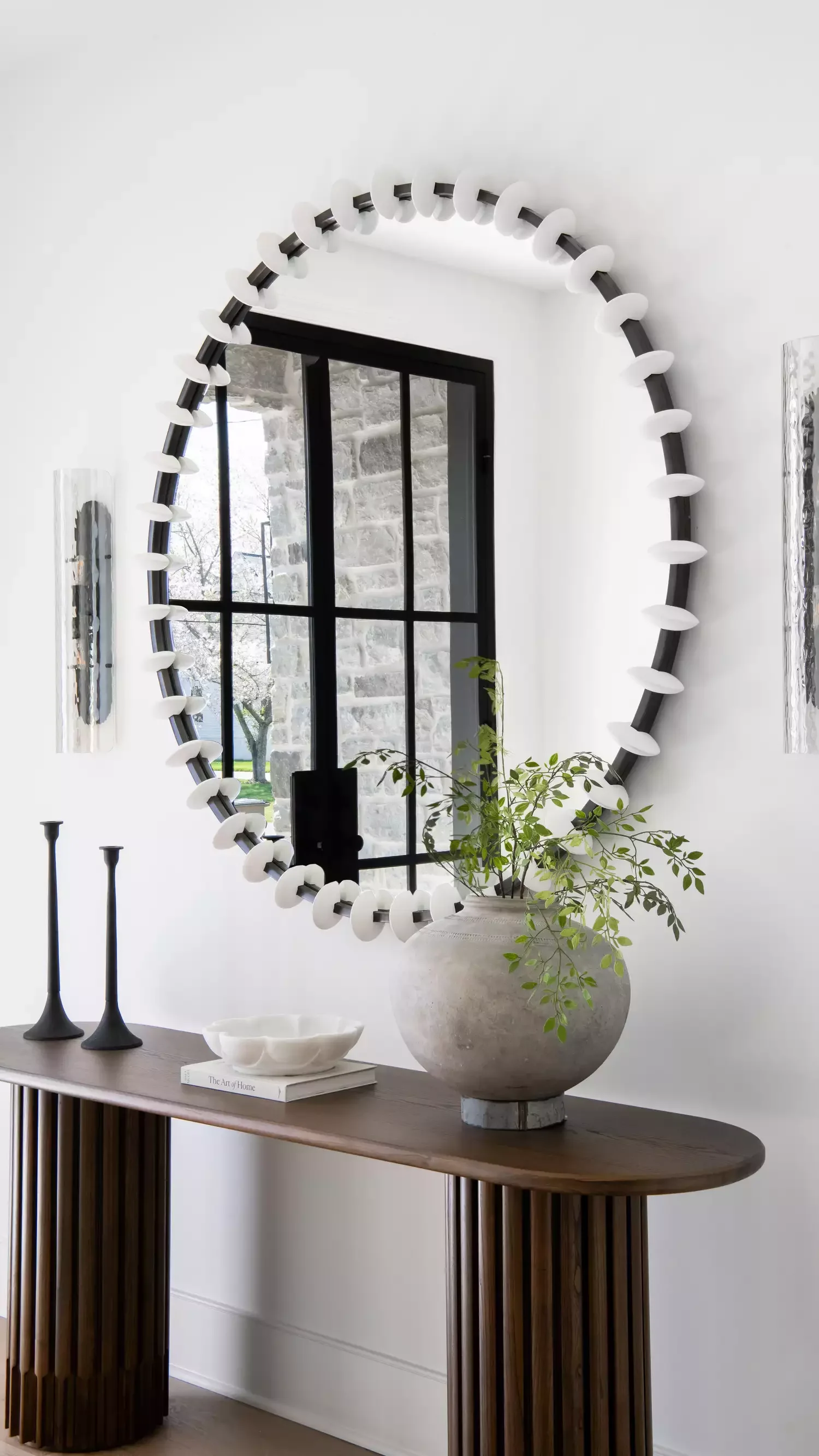 15 Fresh Modern Home Decorating Ideas to Create a Sleek, Streamlined Space This Spring 5 Keep the Entryway Minimal