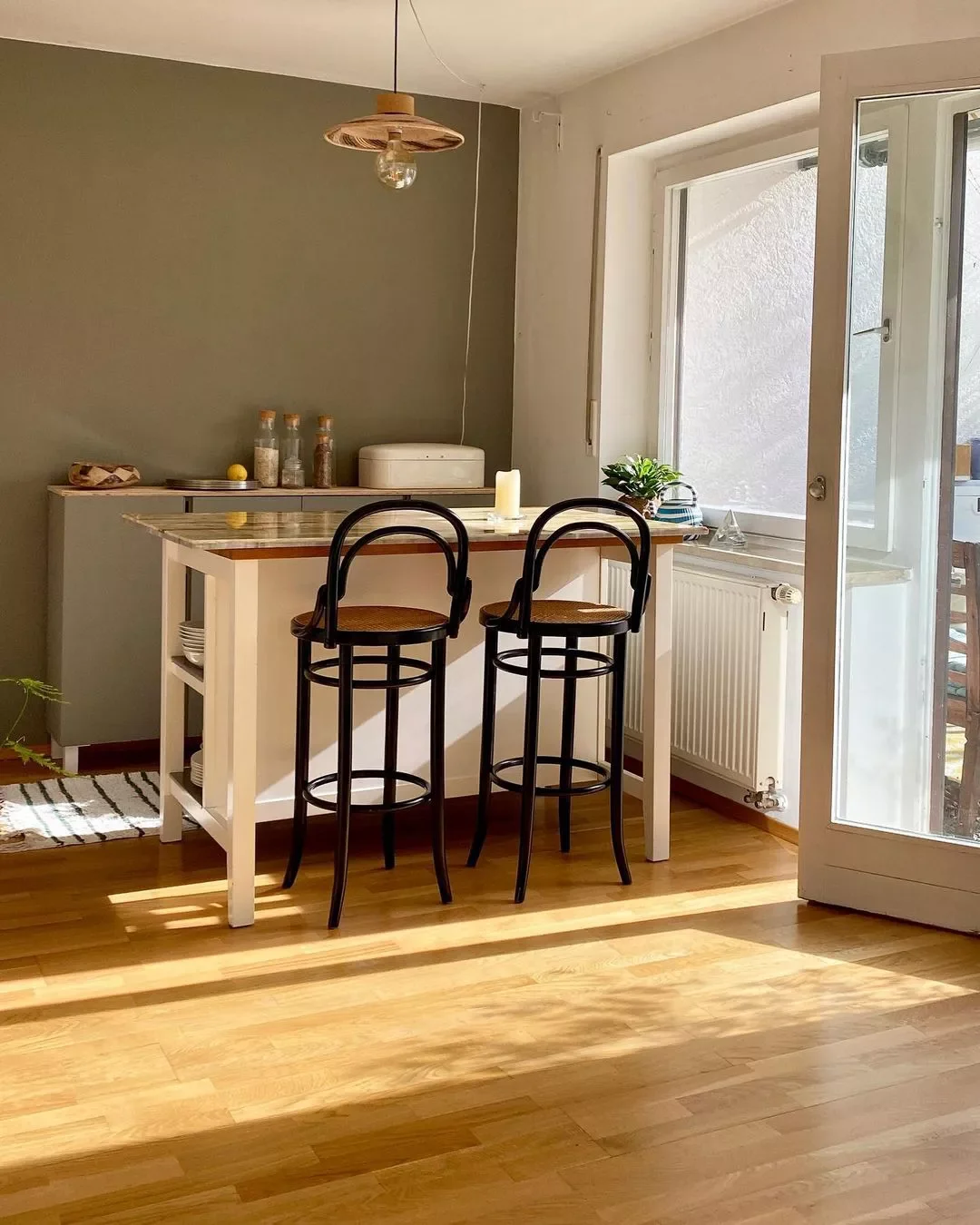 22 Budget-Friendly Small Kitchen Transformations That Create Maximum Impact 7 Keep the Walls Bare
