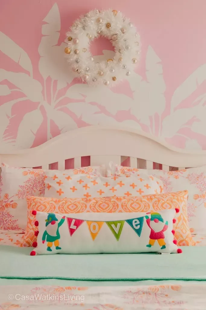 32 Stunning Christmas Wall Decorating Ideas to Transform Your Home Into a Holiday Haven 24 Kids
