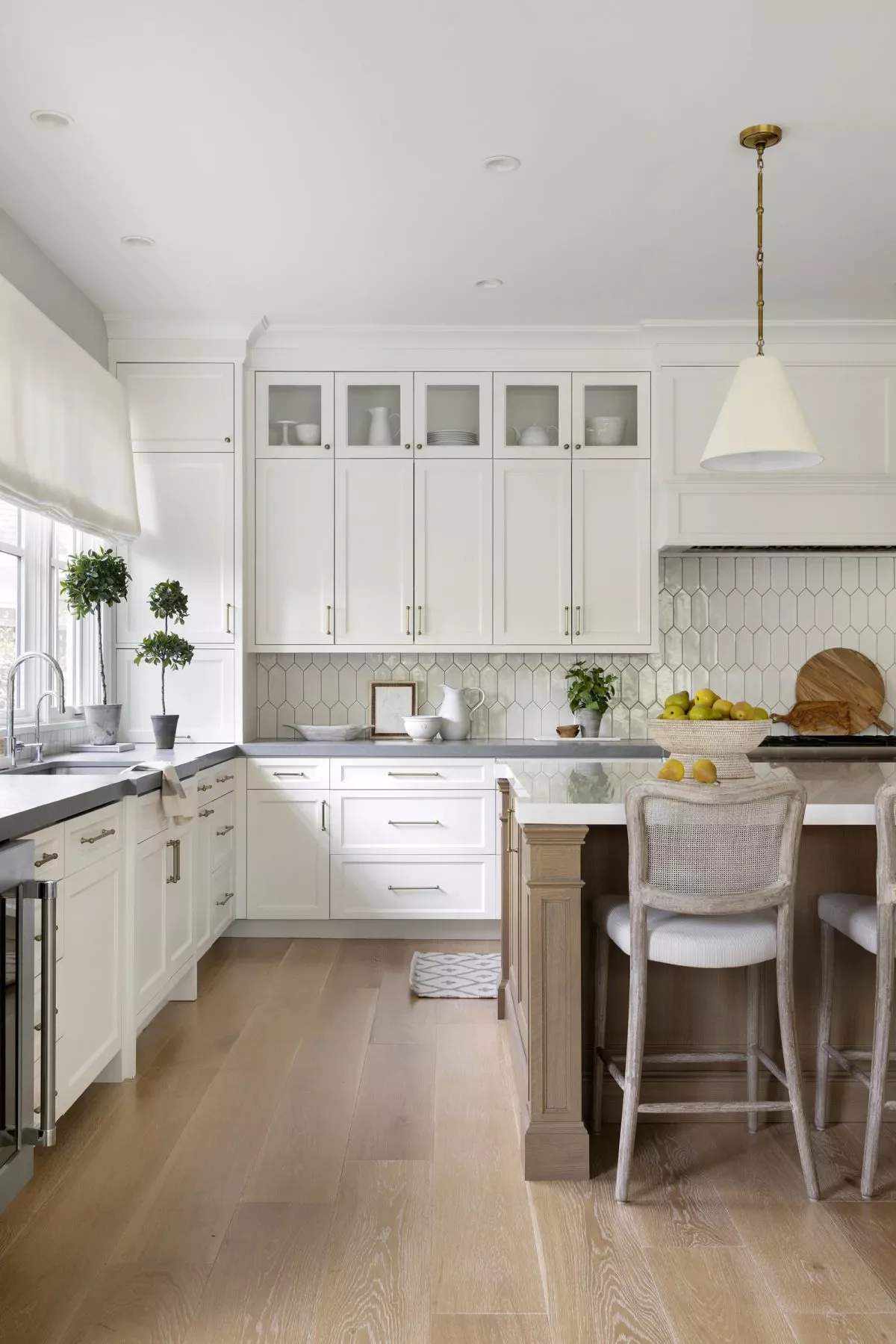 37 Timeless Traditional Kitchen Designs That Create the Perfect Cozy Home 33 Kitchen Backsplash