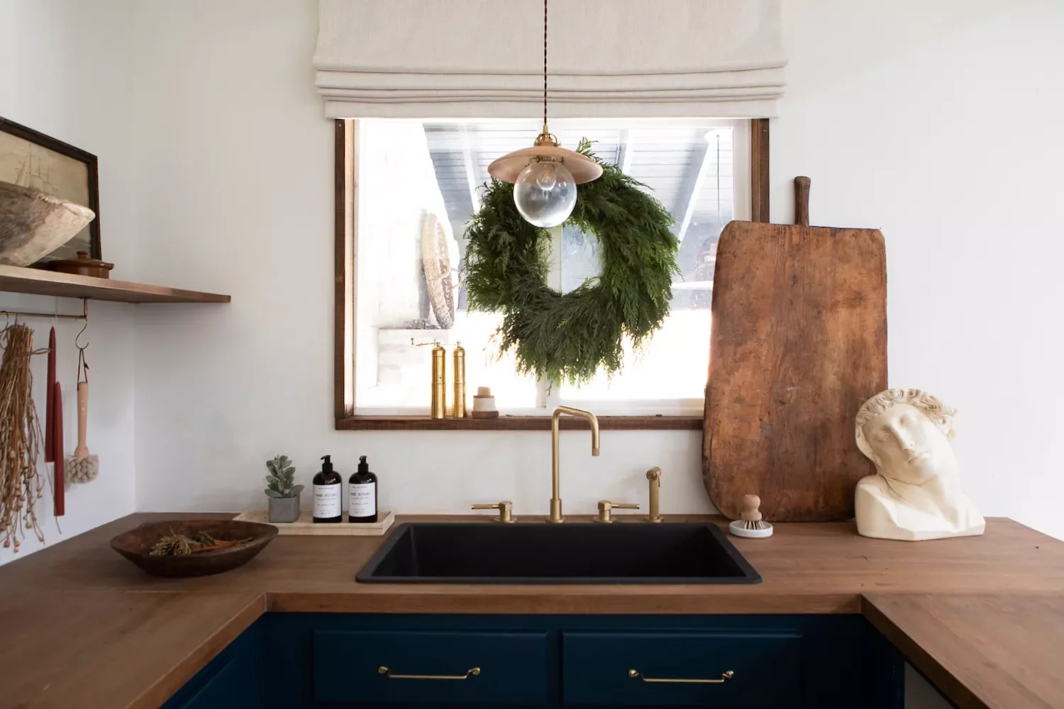 75 Stunning DIY Holiday Wreath Ideas to Transform Every Space in Your Home 58 Kitchen Window Wreath