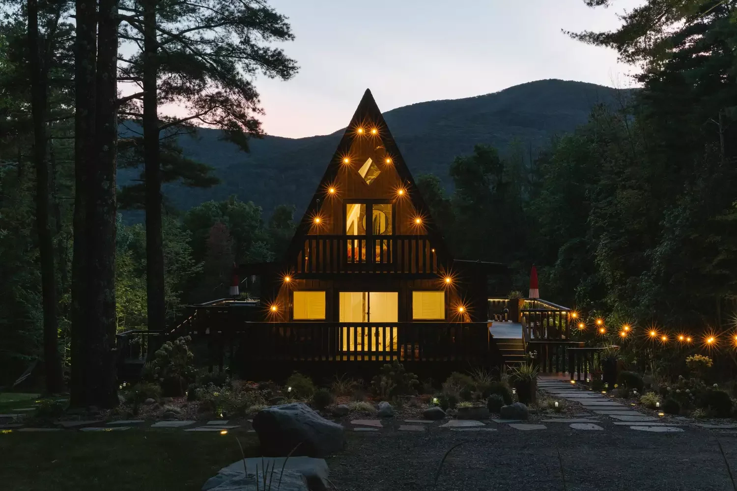 19 Brilliant Deck Lighting Ideas That Will Transform Your Outdoor Oasis 8 LED Rail Lights