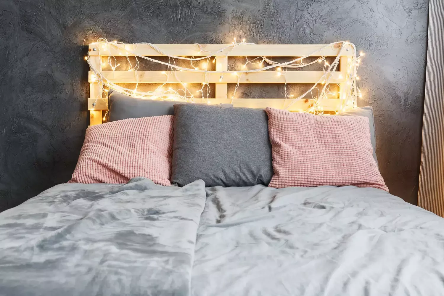 60 Creative Wood Pallet Furniture Projects That Won't Break Your Budget LED String Light Headboard
