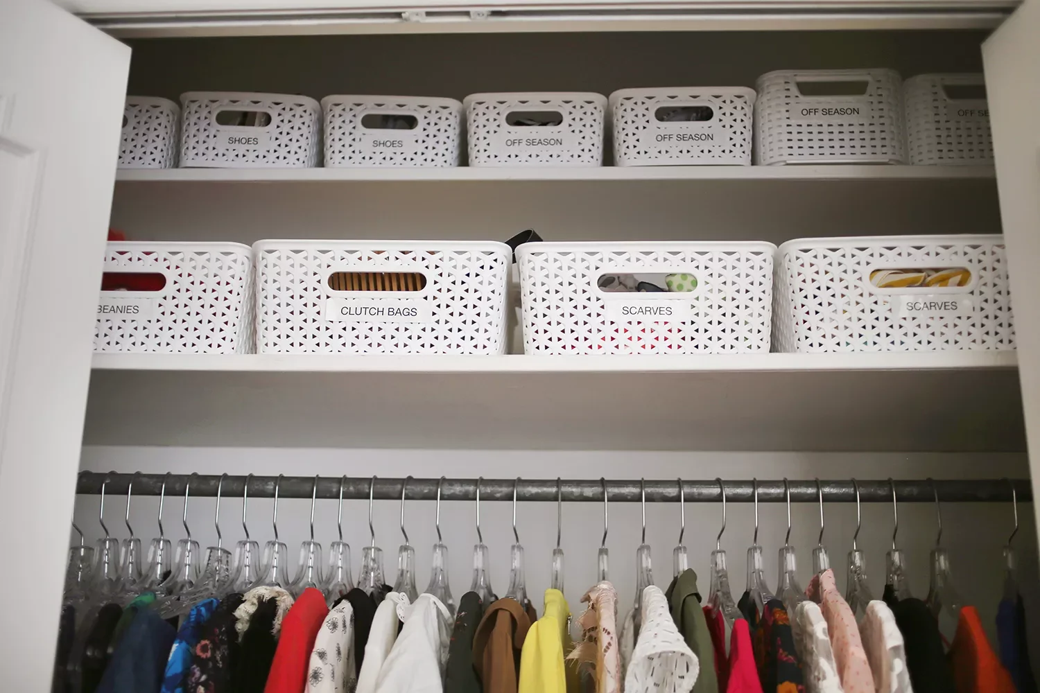 33 Amazing Closet Shelving Ideas That Will Transform Your Storage Space Labeled Shelf Baskets