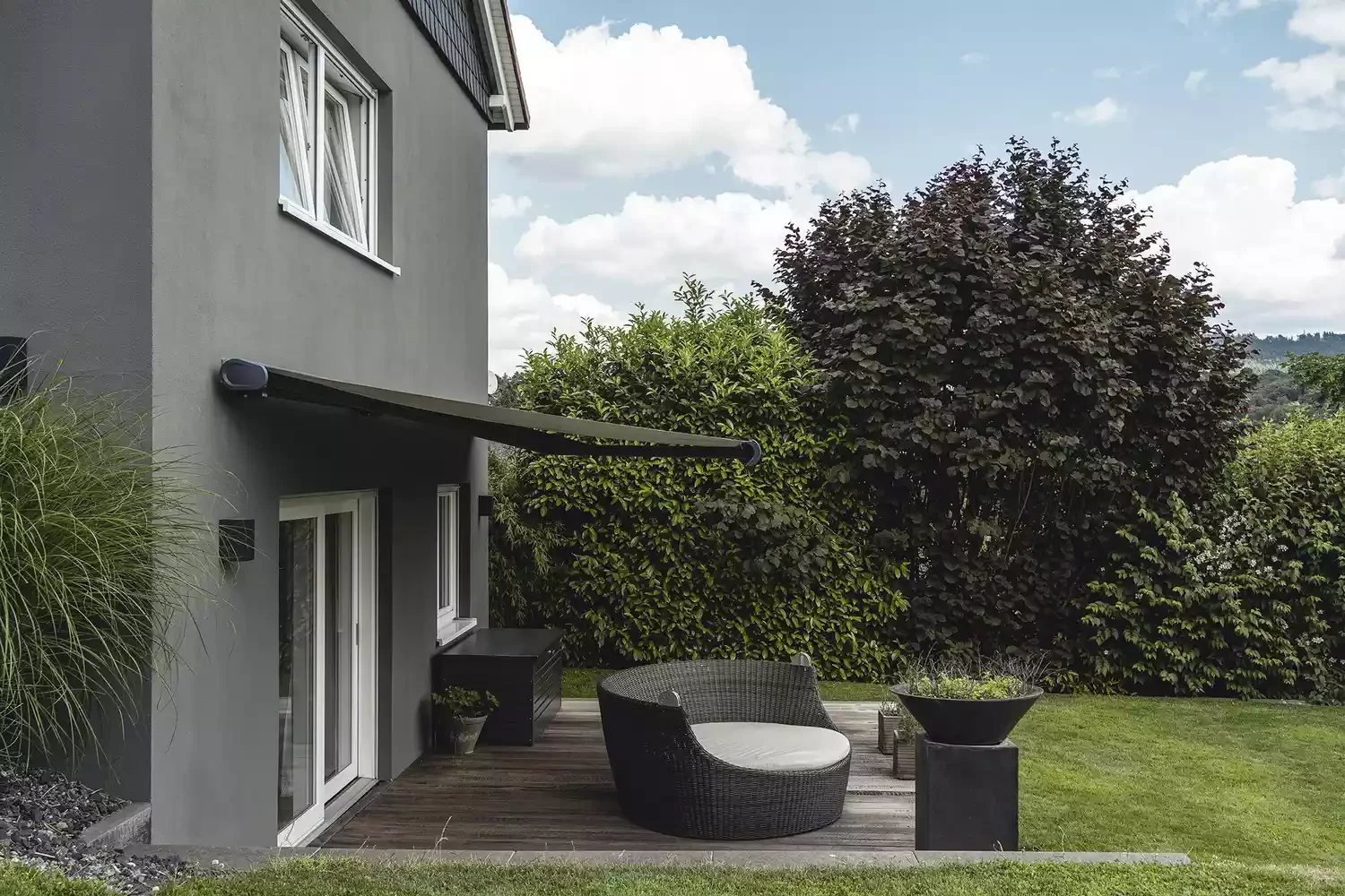 53 Stunning Privacy Fence Ideas to Transform Your Outdoor Space into a Private Paradise Landscaping Privacy Fence