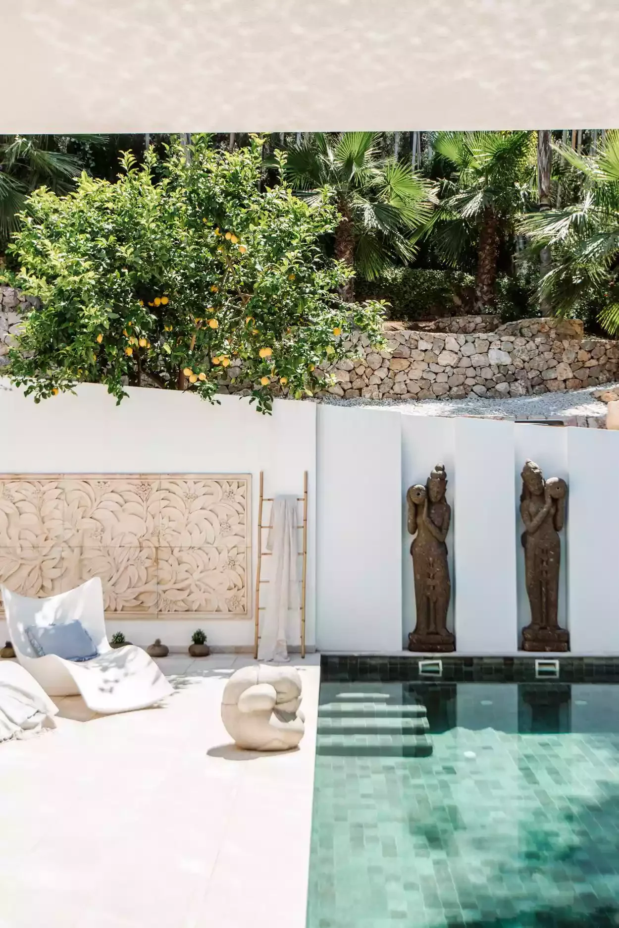 20 Stunning Pool Tile Ideas to Transform Your Swimming Area 17 Large Mosaic Pool Tiles