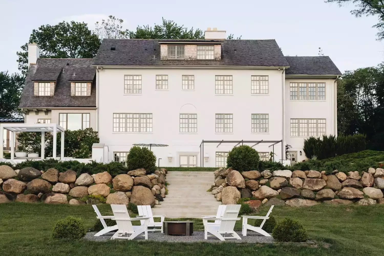 37 Stunning Retaining Wall Ideas to Transform Your Sloped Backyard Large-Scale Boulders