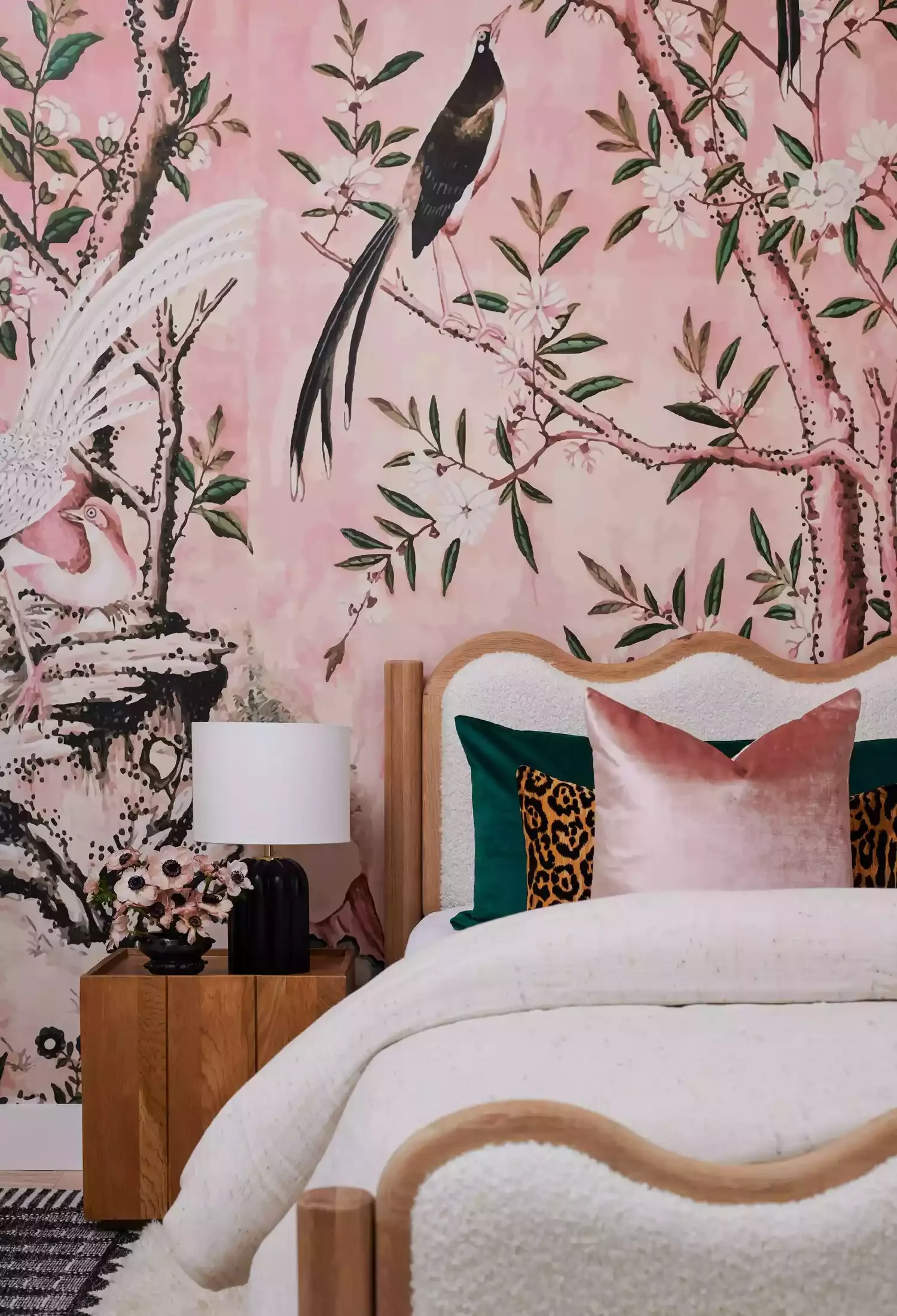 19 Stunning Ways to Make Modern Design Feel Warm and Inviting in Your Home 10 Large-Scale Wallpaper