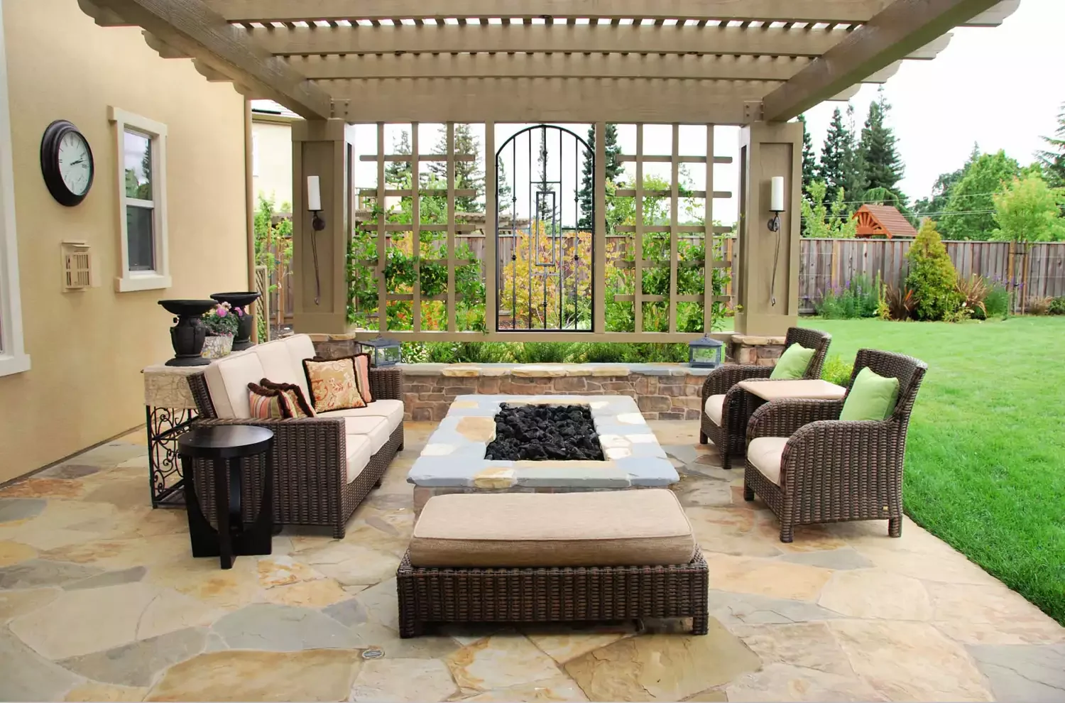 21 Beautiful Stone Fire Pit Designs That Will Transform Your Backyard 6 Lava Rock Fire Pit