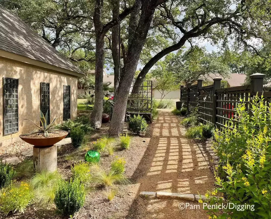 25 Creative Side Yard Transformations to Maximize Your Outdoor Space Lawn Ornaments