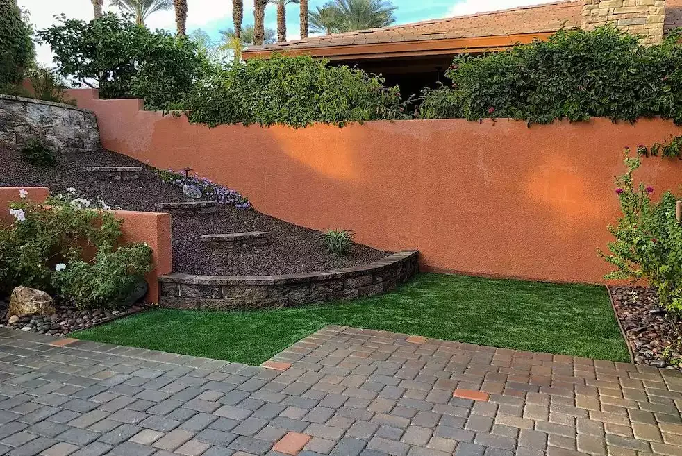 25 Breathtaking Desert Landscaping Ideas That Thrive in Hot Climates Lay Out Some Artificial Turf