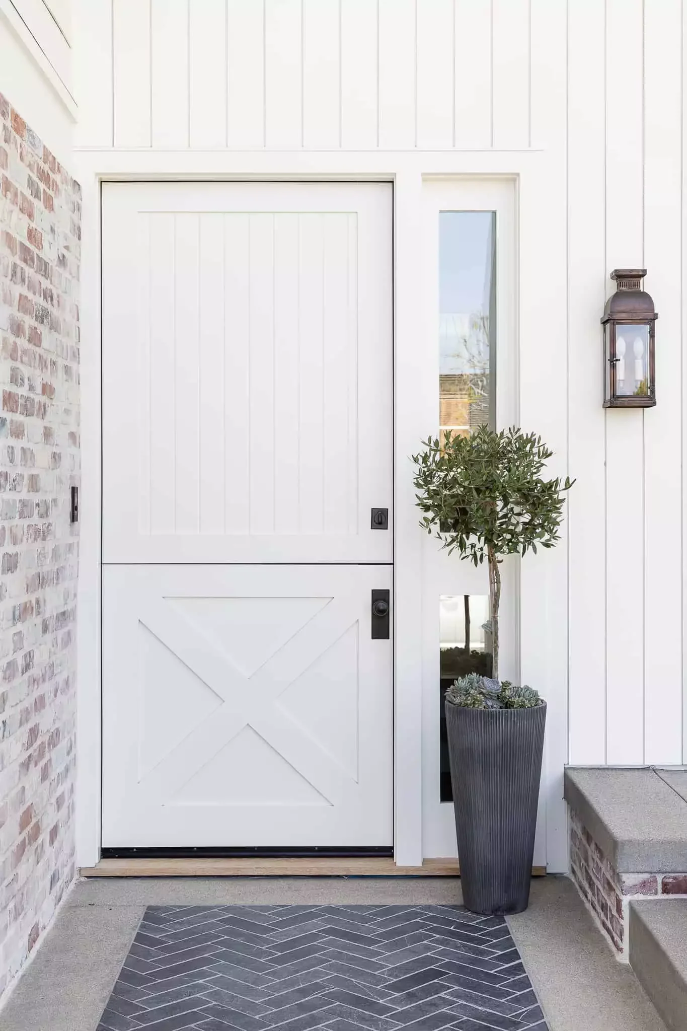47 Stunning Modern Front Porch Ideas That Will Transform Your Home's Curb Appeal 27 Lay a Tiled Welcome Mat